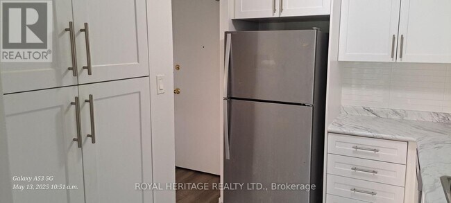 Photo du bâtiment - 945-945 Simcoe St N