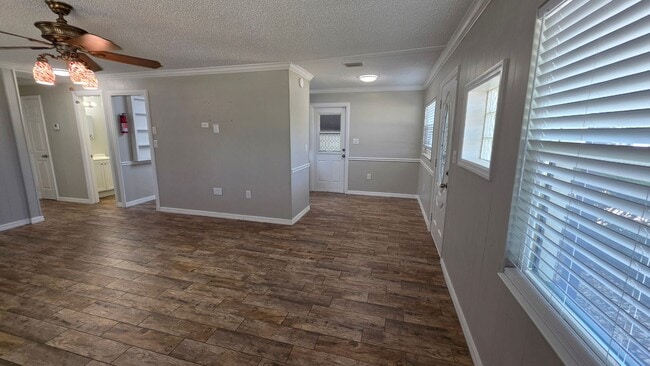Building Photo - 2 bed 1 bath just remodeled