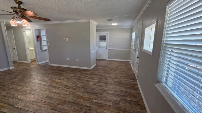 Foto del edificio - 2 bed 1 bath just remodeled