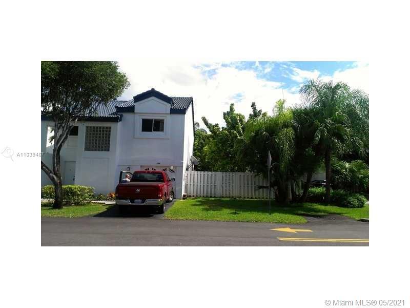 Foto principal - 300 NE 212th St