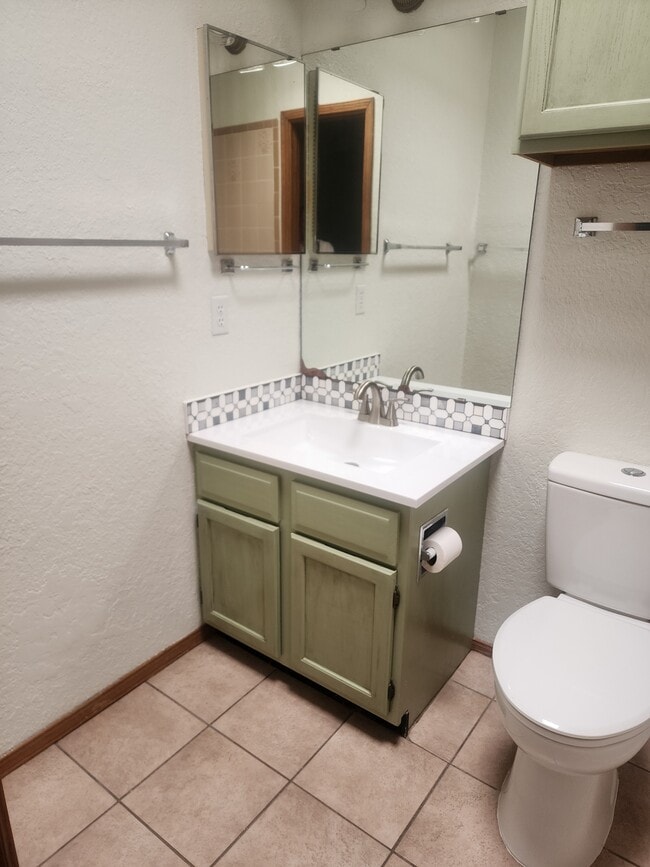 Building Photo - 1017 Galvan Dr