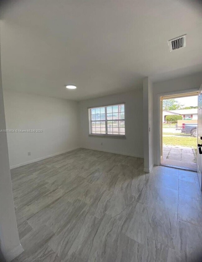 Foto del edificio - 2707 Essex Ct