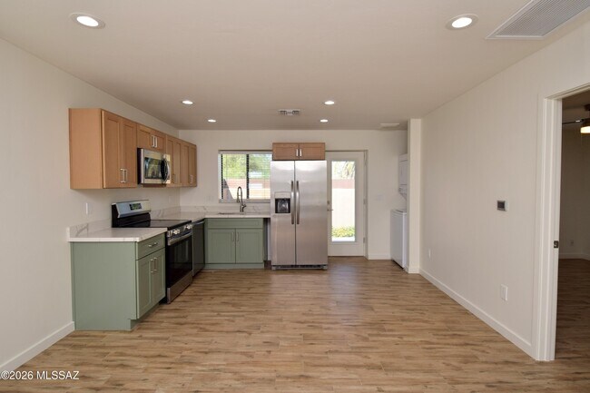 Building Photo - 5116 E Pima St
