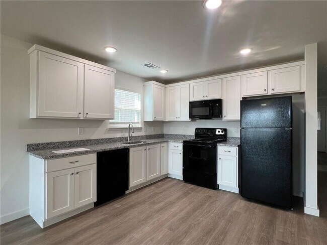 Foto del edificio - 6810 NW Trevy St