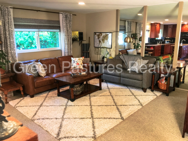 Foto del edificio - 3780 Tannenbaum Way