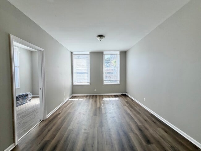 Building Photo - 2133 S Fairfield Ave