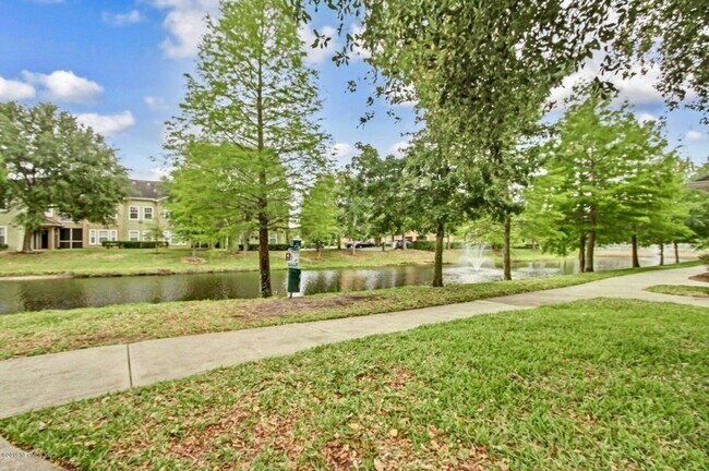Foto del edificio - 10075 Gate Pkwy N