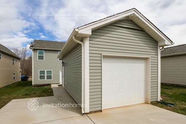 Foto del edificio - 8130 Dumphries Dr