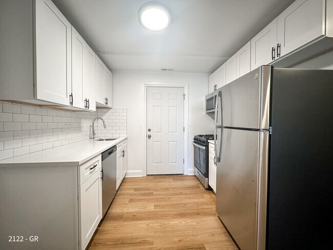 Building Photo - 2122 N Kimball Ave