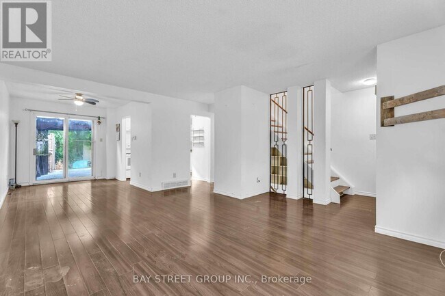 Photo du bâtiment - 1 Ranchwood Crescent