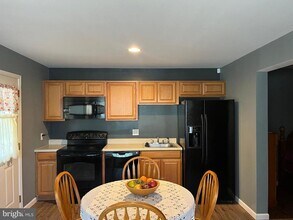 Building Photo - 199 Rumbling Rock Rd