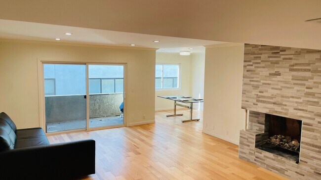 Foto del edificio - 451 S Barrington Ave