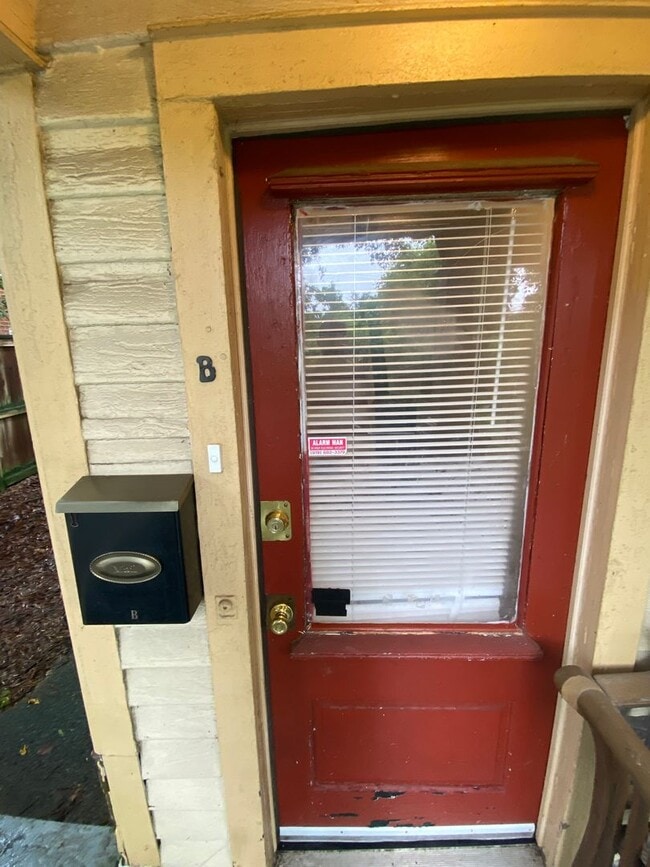 Photo - Adorable Upstairs Duplex / Central AC / W&D / Near Duke East Apartment