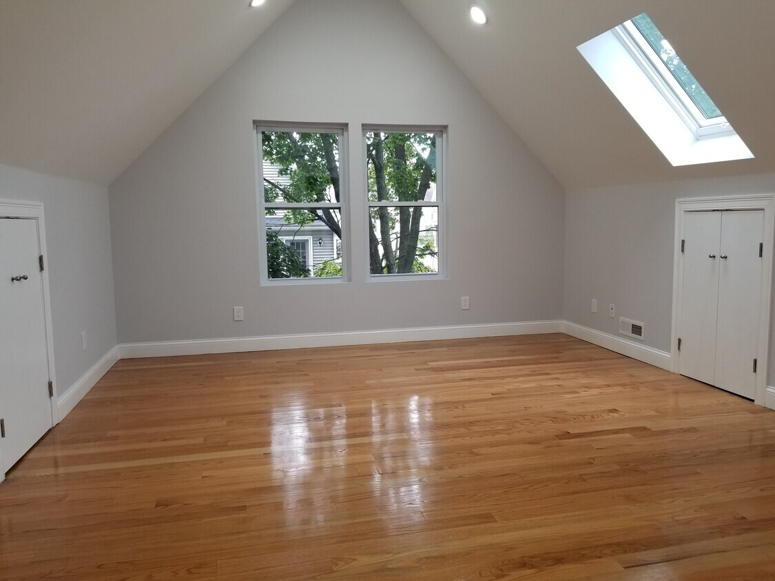 Primary Photo - 22 Morton Ave