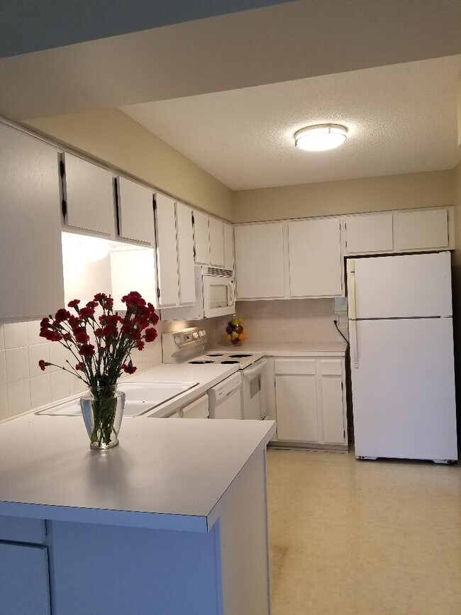 Foto del edificio - 10326 Balsam Ln