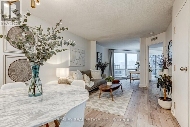 Building Photo - 1001 Bay St.