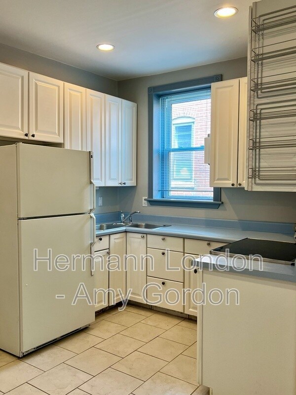 Building Photo - 3912 Flad Ave