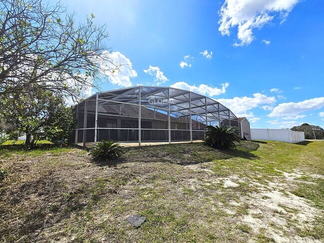 Foto del edificio - Spacious 4-Bedroom Home with Pool - July 10th move in date