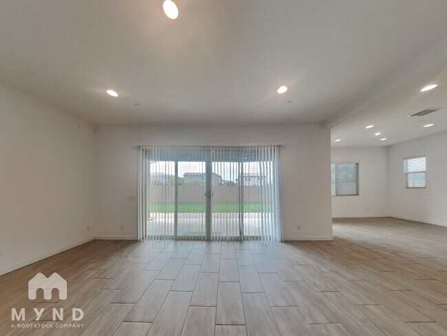Foto del edificio - 9917 E Thistle Ave