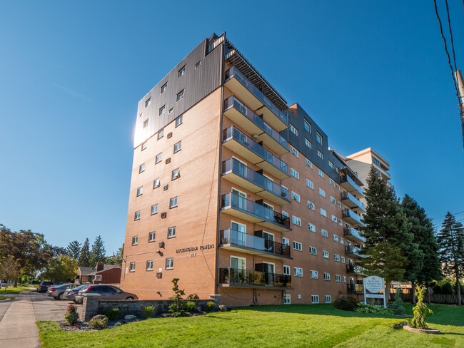 Photo du bâtiment - Buckingham Tower Apartments