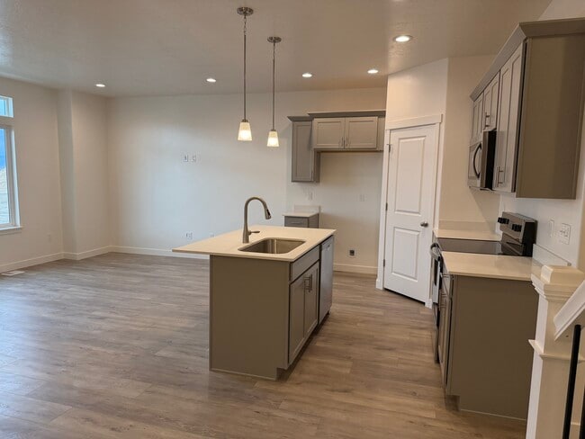 Building Photo - 1485 N 305 E