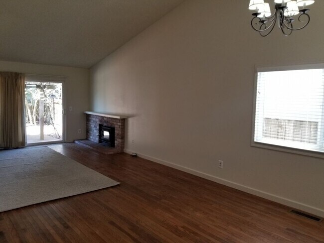 Building Photo - Attractive 5 bedroom home in Rohnert Park