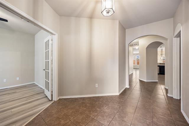 Building Photo - 2028 Carriage Rd