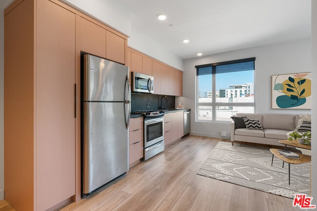 Building Photo - 10601 Washington Blvd