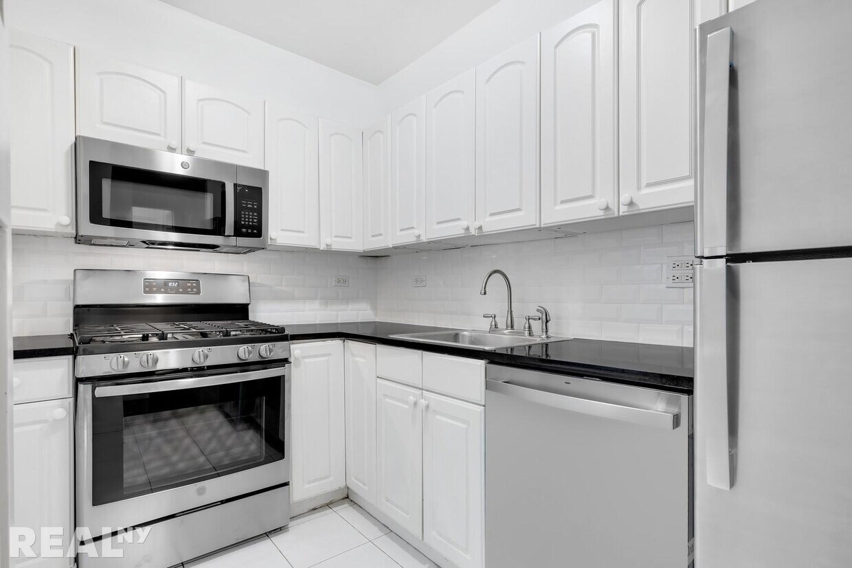 Building Photo - 225 East 47th Street