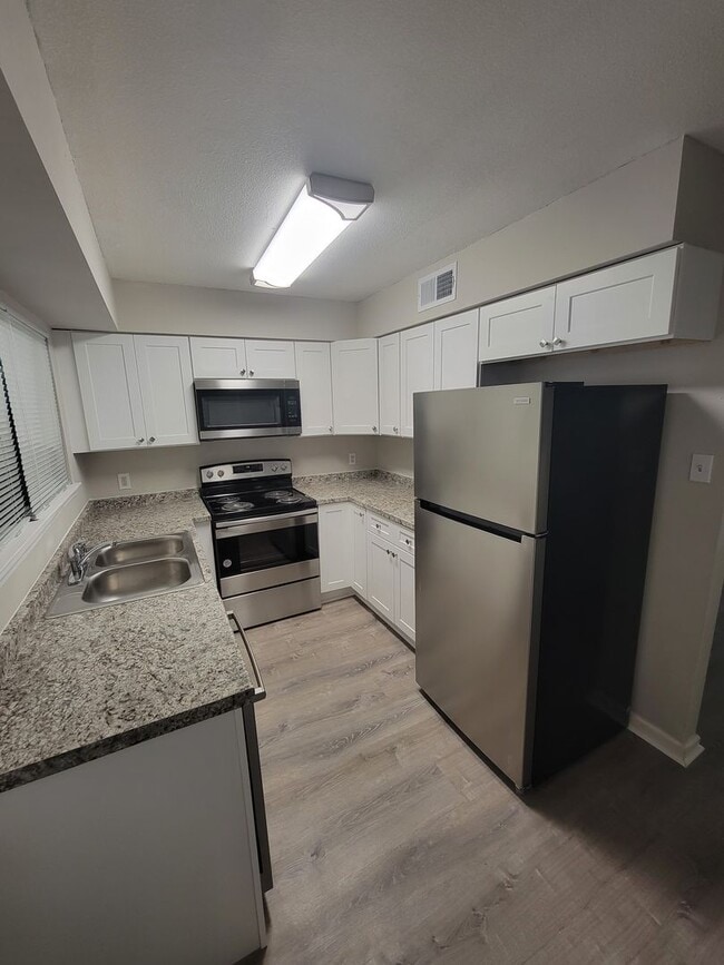 Foto del edificio - Nice Townhouse on Victory Dr