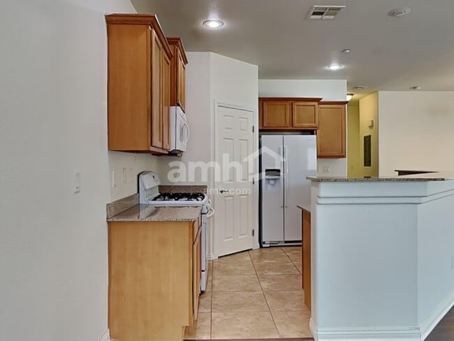 Building Photo - 10095 Sunset Palisades Way