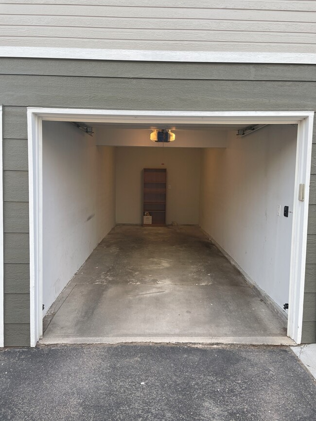 Building Photo - 556 Winnie Way