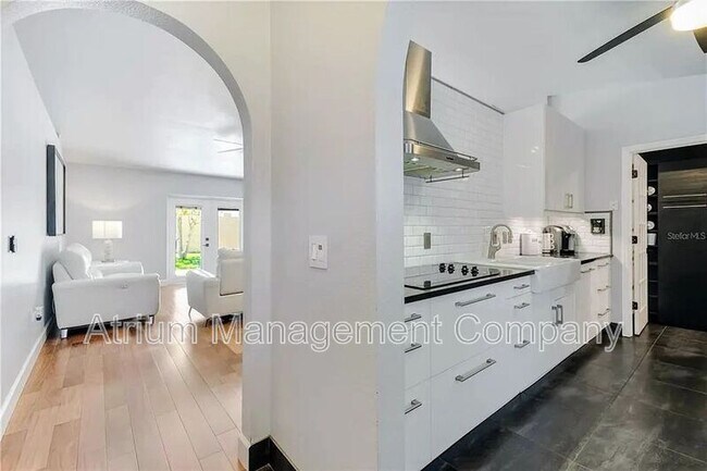 Building Photo - 4761 Willamette Cir