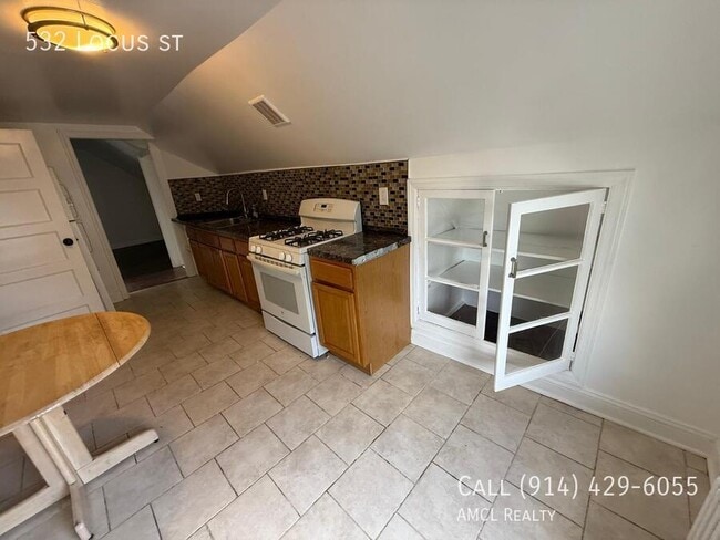 Photo - 532 Locust Ave Apartment