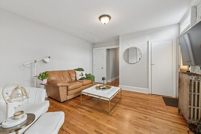 Foto del edificio - Stylish 2BR Apartment in the Heart of West...