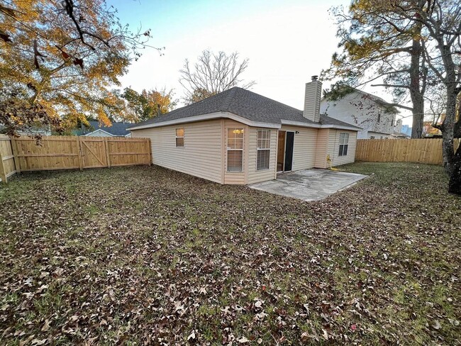 Building Photo - 1875 Whispering Oaks Ln