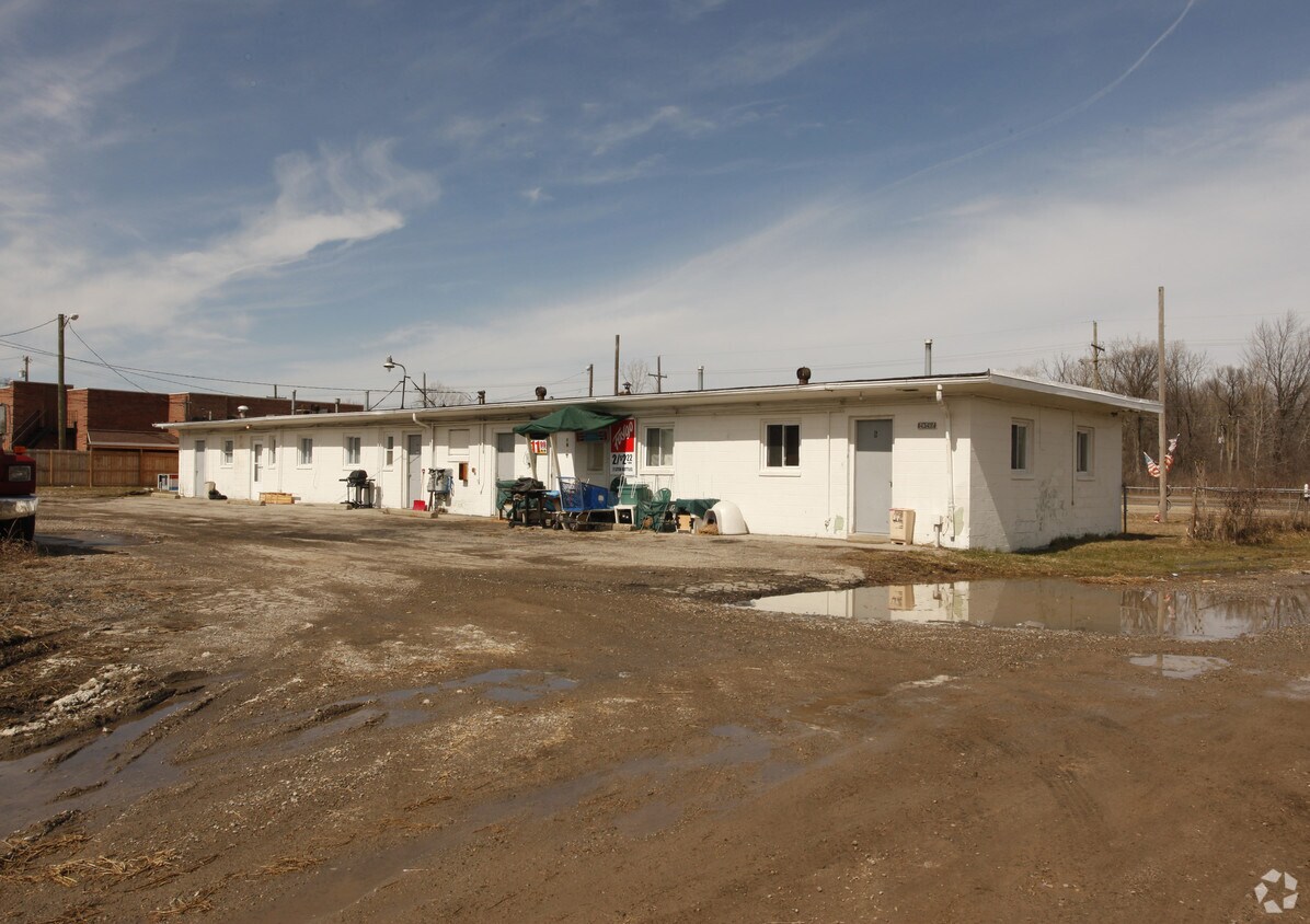 Foto del edificio - 43415 Michigan Ave