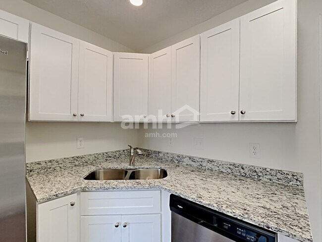 Foto del edificio - 1450 Brighton Cir
