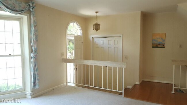 Building Photo - 3 br, 4 bath Townhome - 14309 rich branch dr
