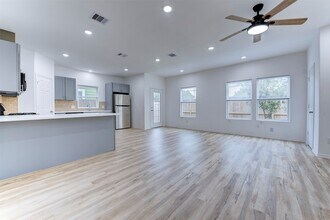 Building Photo - 8203 Woodlyn Rd