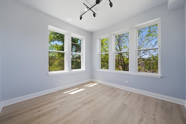 Building Photo - 541 N Lawndale Ave
