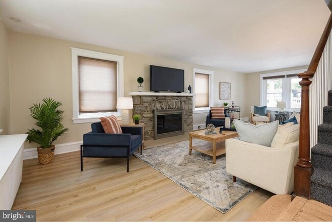 Building Photo - 516 E Lancaster Ave