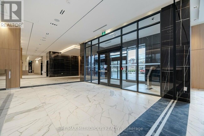 Building Photo - 202 Burnhamthorpe Rd E