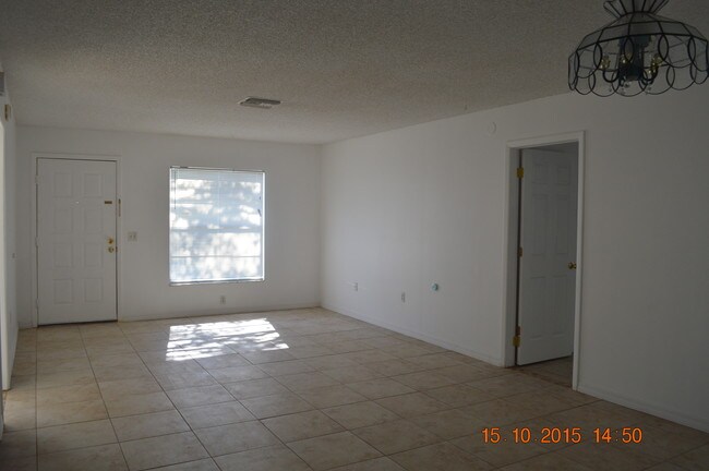 Living room - 12373 Shafton Rd