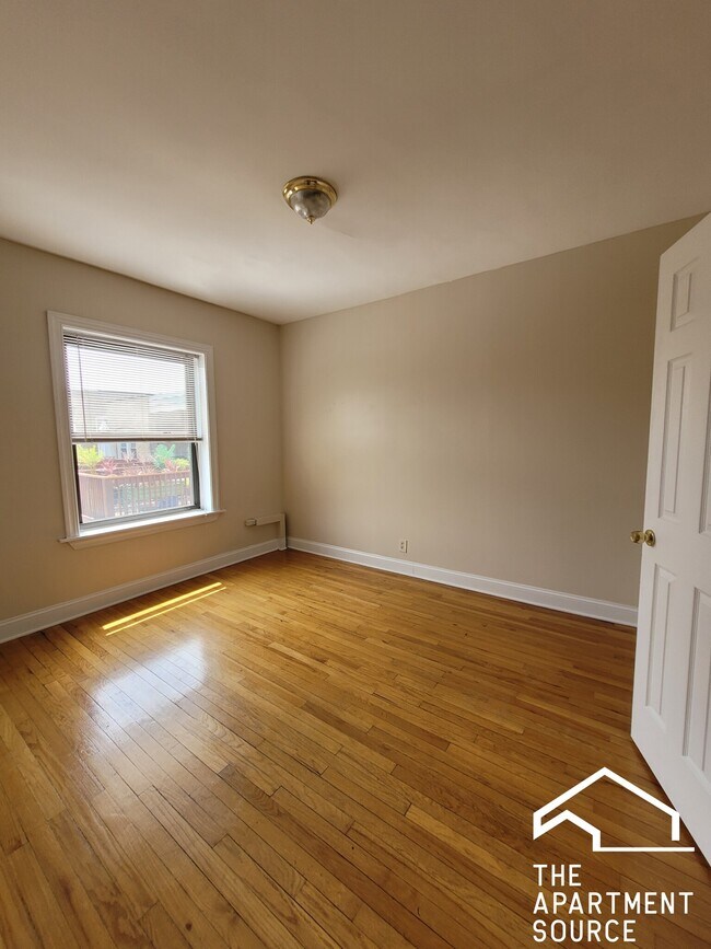 Foto del edificio - 931 Forest Ave