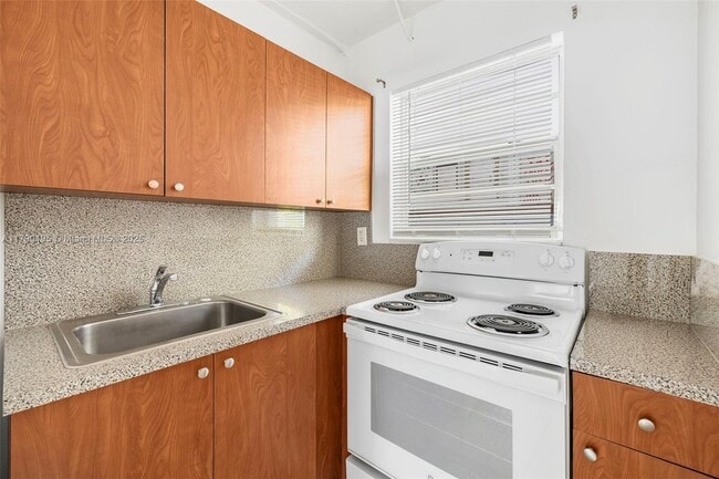 Foto del edificio - 5730 NW 38th St