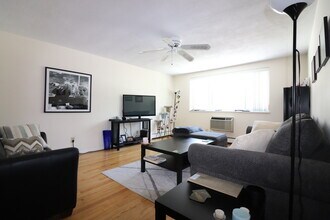 Building Photo - 81 Green St