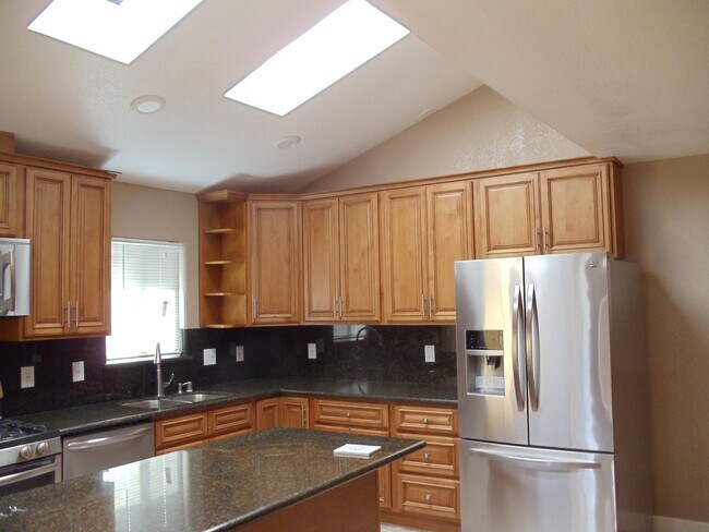 Building Photo - 72 Delegado Ct