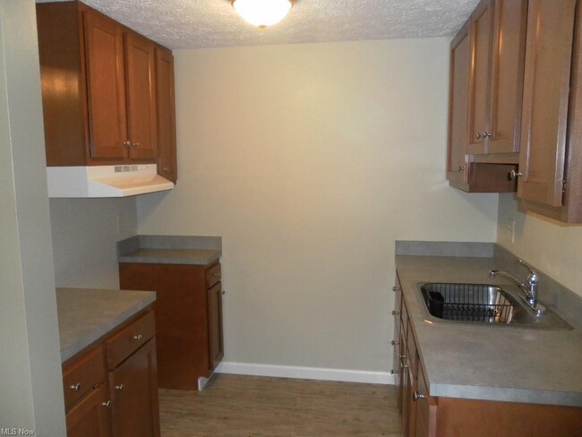 Building Photo - 1155 N Elm St