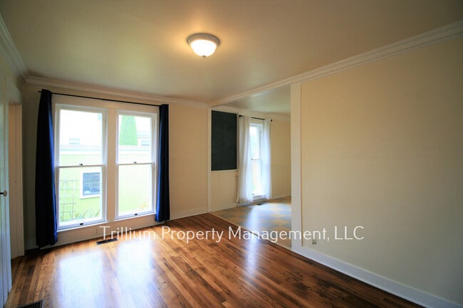 Building Photo - 3532 NE Grand Ave